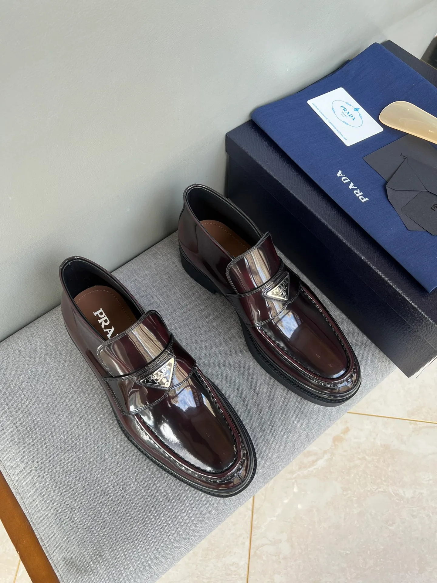 Batch of 1000💰Exclusive hot-selling new Prada Chelsea thick-soled men's shoes, naked boots, imported calf leather on the surface, cow leather on the lining, the outsole is made of private model TPU material, the frosted effect is consistent with the original version, 39-44 in stock (38, 45 custom-made, non-refundable)